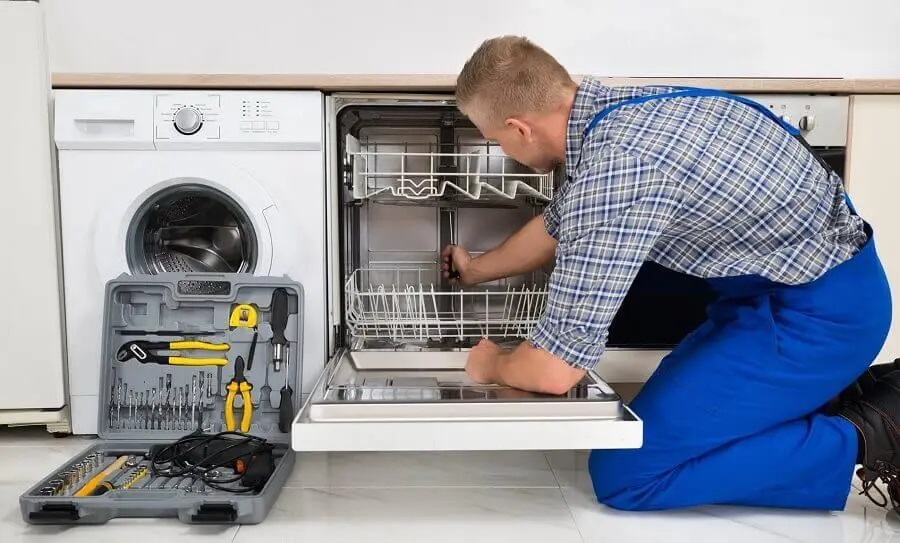 Eyüp Hotpoint servisi teknisyen ekibi beyaz eşya tamiri yaparken